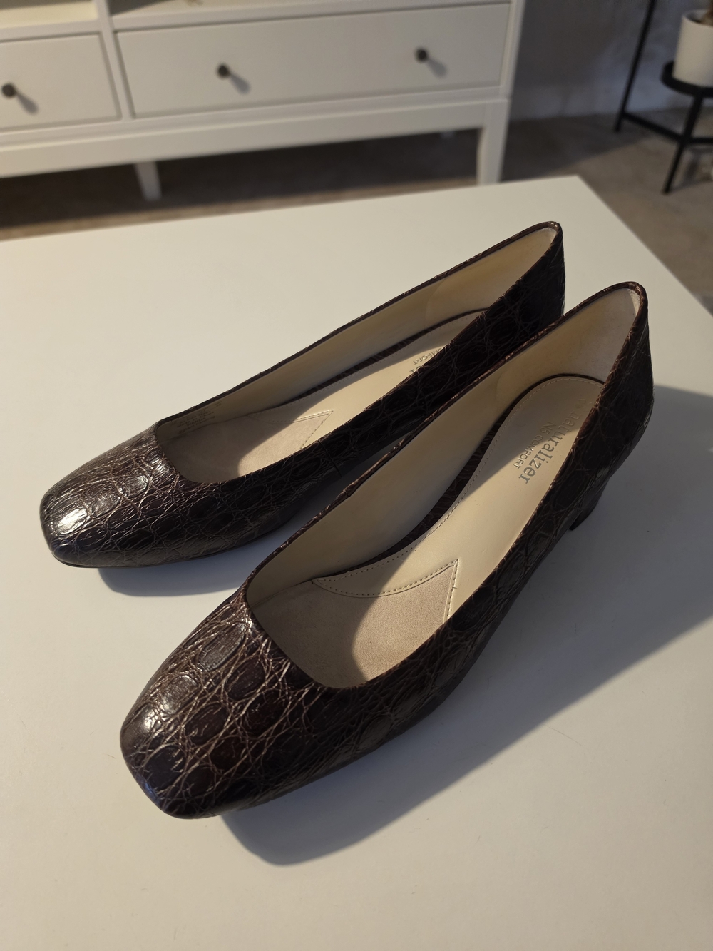 Naturalizer Croc-Embossed Dark Brown Low Block Heel Pumps Size 9W